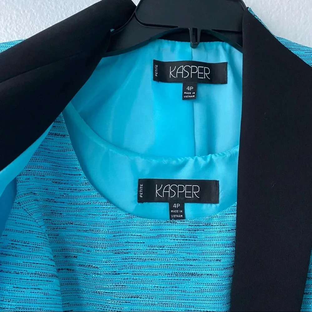 008. 2 piece set - Blazer and Matching Tank Top - Picture 3 of 16